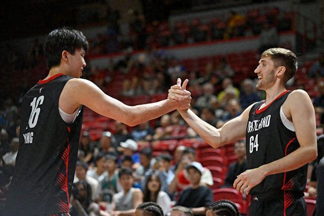 10分4篮板5助攻3封盖1抢断！杨瀚森夏联首秀，你打几分？