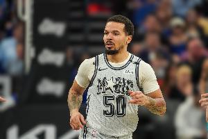 将加盟雄鹿！官宣：灰熊正式和科尔-安东尼达成买断