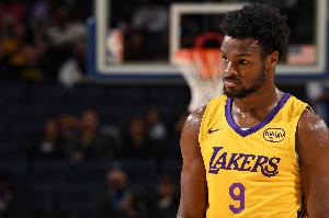 aoa体育-不给时间？布朗尼首节对位弗拉格仅战4分半 2投全中得到5分