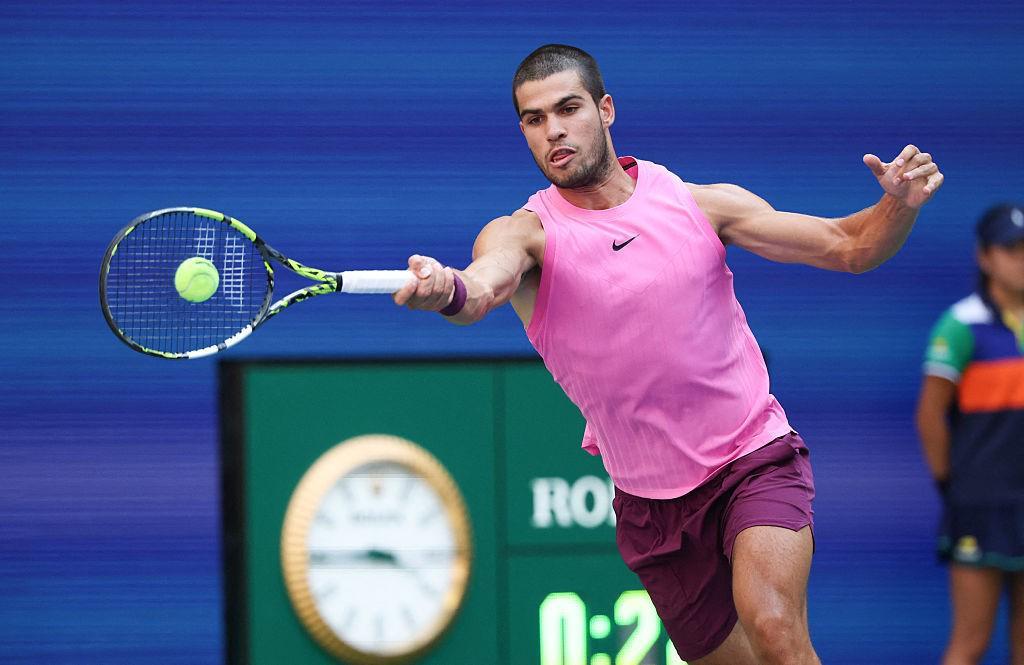 aoa体育-3-0横扫德约，阿尔卡拉斯硬地首胜对手晋级美网男单决赛